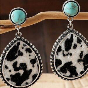 Vintage Western Style
Turquoise & Cow Print Drop Earrings